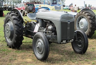 Ford_Ferguson_9N_tractor_1942.jpg