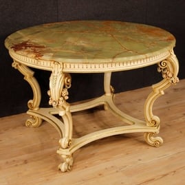 wooden_table_ornate