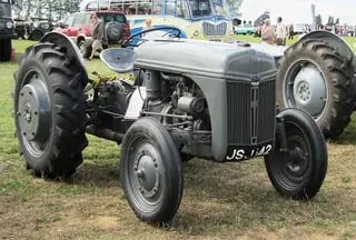 Ford_Ferguson_9N_tractor_1942-2